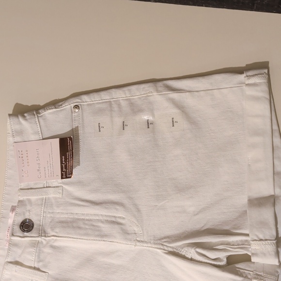 LC Lauren Conrad White Cuffed Short, High Rise. Size 2 Women - Picture 4 of 11